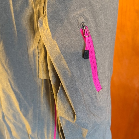 The North Face Gray Jacket with Pink Logo. Size xl. Great condition. - Picture 3 of 4